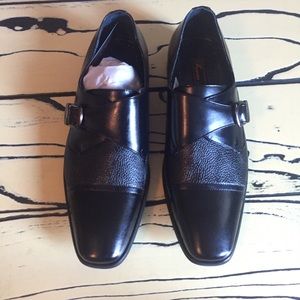 Men’s black buckle strap dress shoes